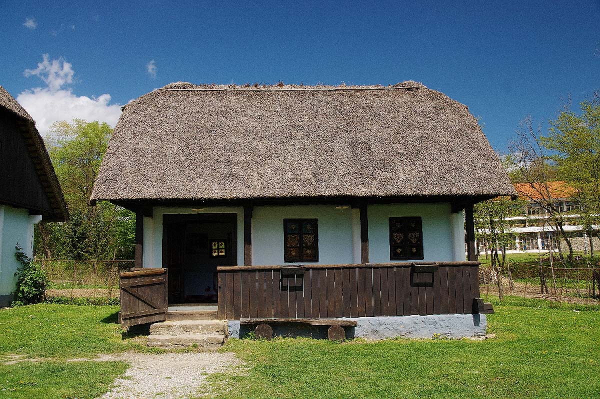 KUMROVEC56 20 04 08