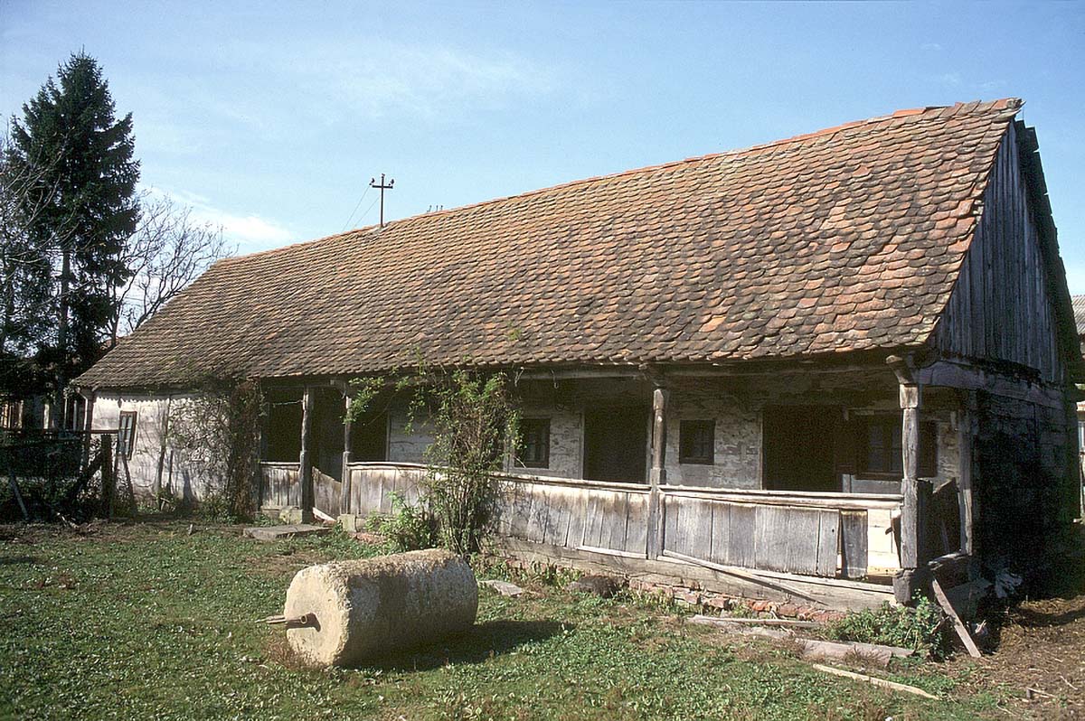 RAKOVEC 1881G DRVEN KUCA K23E28