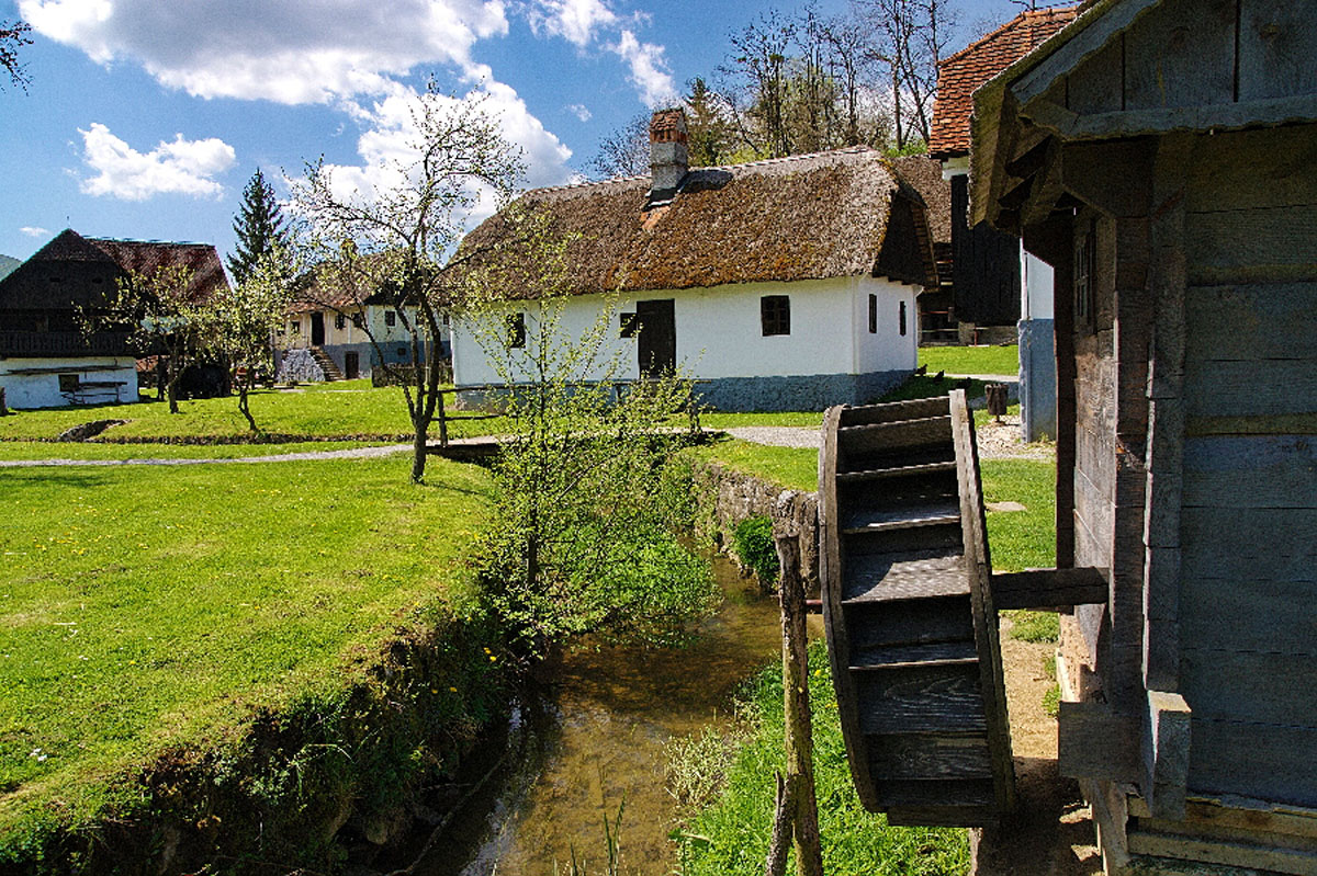 KUMROVEC62 20 04 08