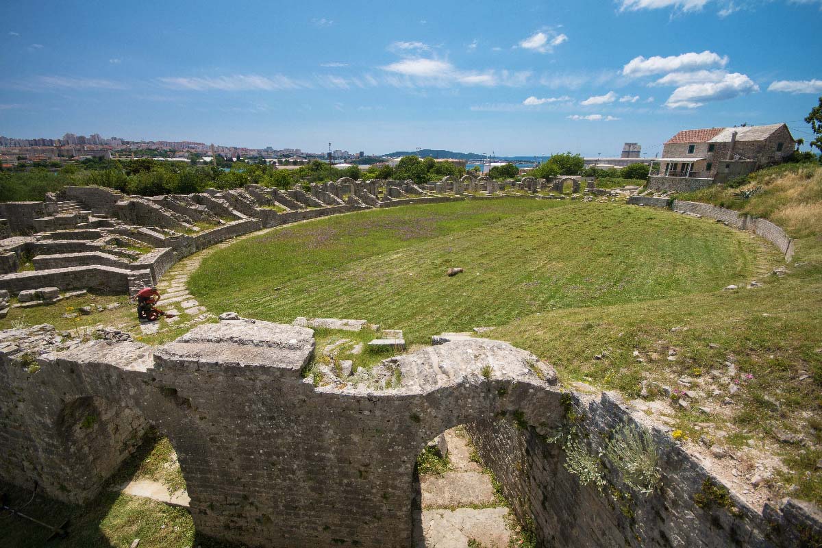 SALONA115 25 05 16