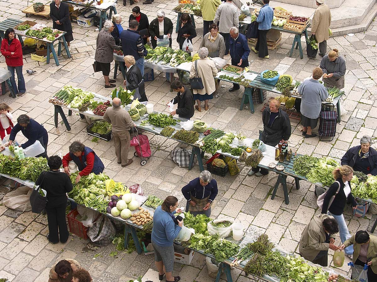 MARKET IN DUBROVNIK